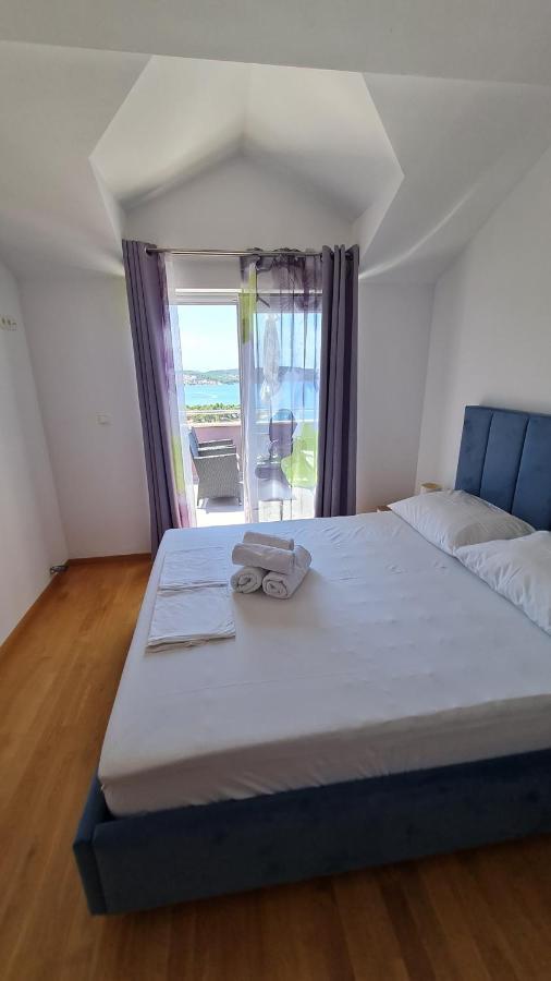 Apartmani Ferdi Trogir Exterior foto